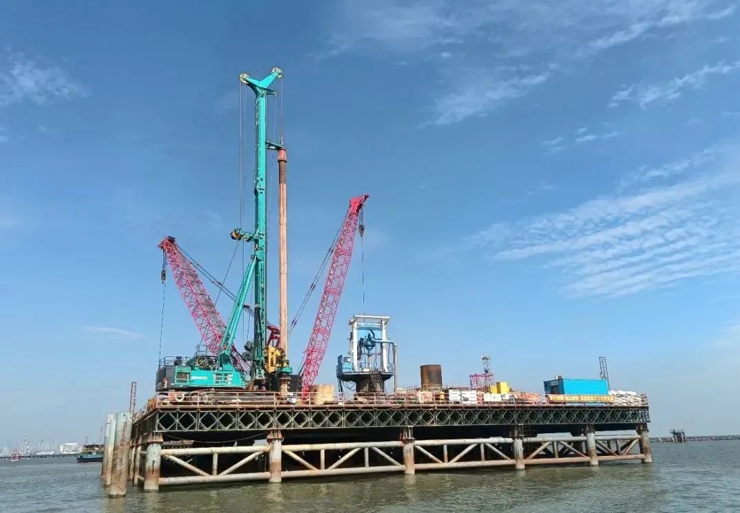 20220601084037_53908 乘风破浪的旋挖钻机!GA黄金甲智能助建澳氹第四跨海大桥
