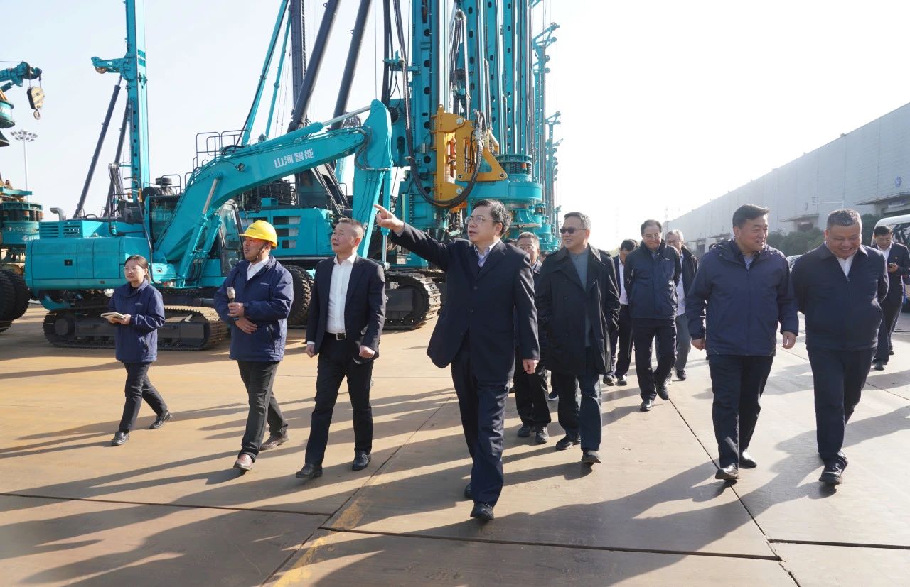 聚焦设备再造作！上海市政协副主席、党组副书记肖贵玉带队调研GA黄金甲智能