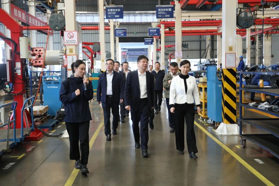 聚焦应急设备研发出产，共探实战适配新蹊径——昭通市应急治理局党委书记、局长叶芳调研GA黄金甲智能