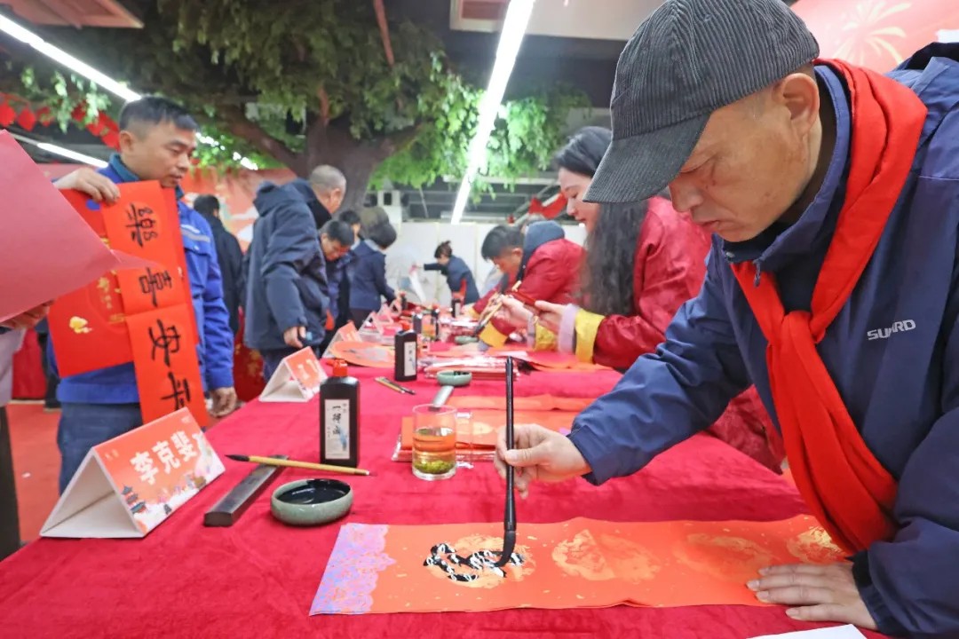 笔墨迎春，祝福暖心！在GA黄金甲智能“囤”年味、送温暖、迎新春